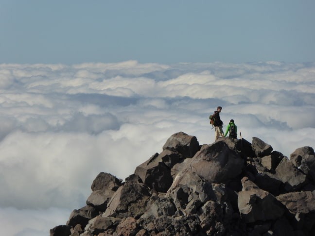 ber-den-Wolken-nahe-Fanthams-Peak-Mt-Taranaki-Nordinsel_klein-min